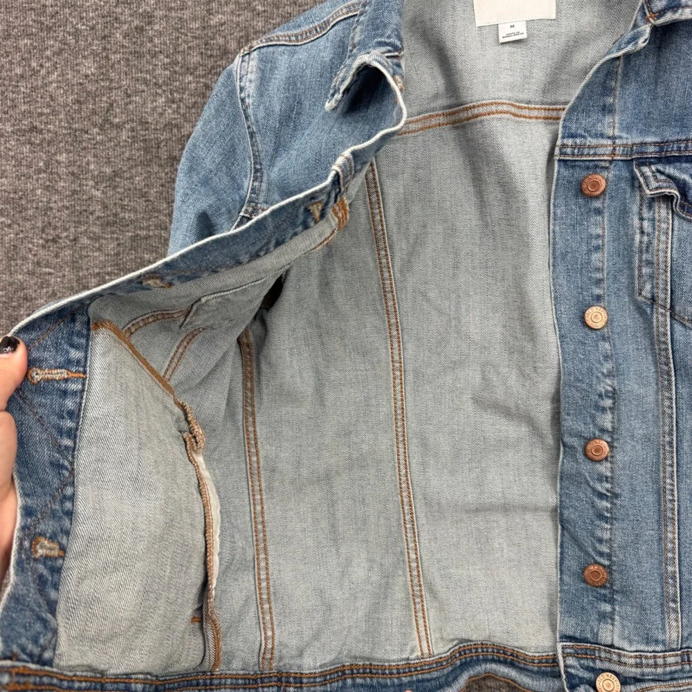 Old Navy Womens Medium Wash Denim Trucker Jacket Size M Blue Cotton Stretch - Picture 5 of 6